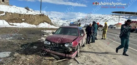 Երևան-Մեղրի ճանապարհին բախվել են «Mercedes»-ն ու «Volkswagen Golf»-ը․ 3 վիրավորներից 2-ը երեխաներ են․ shamshyan.com