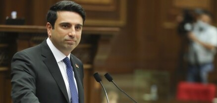 Թող Շահրամանյանը պատմի՝ ինքը ոնց է ախրանիկներով կարողացել Արցախից դուրս գալ. Ալեն Սիմոնյան