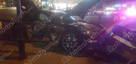 Երևանում բախվել են Honda-ն և Porsche-ն, ինչի հետևանքով վերջինը հարվածել նստարանին և հայտնվել մայթին․ shamshyan.com