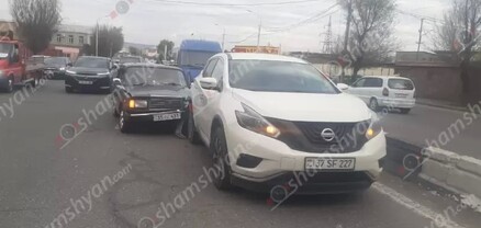 Երևանում՝ Իսակովի պողոտայում, բախվել են Nissan Murano-ն և «ՎԱԶ 2107»-ը․ կա վիրավոր․  shamshyan.com