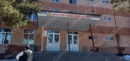 13-ամյա տղան Ջրվեժ գյուղի միջնակարգ դպրոցի 3-րդ հարկից ցած է ընկել. վիճակը ծայրահեղ ծանր է. shamshyan.com