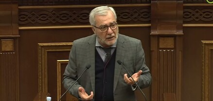Կանայք վարելիս շրթներկ են օգտագործում, տղամարդիկ սիգնալ են տալիս, վերջում էլ կրակում են իրար վրա