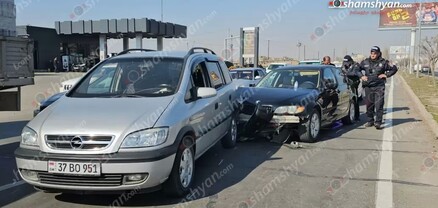 Երևանում՝ «Կարմիր խաչ»-ի մոտ, բախվել են «BMW»-ն ու «Opel»-ը. կան վիրավորներ. shamshyan.com