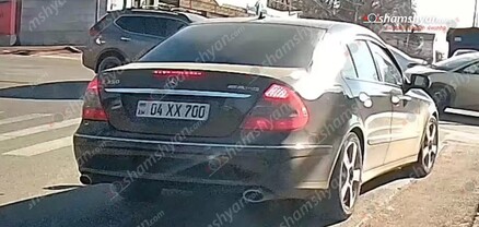 Երևանում «Mercedes»-ի վարորդը վարել է կարմիր լույսի տակով՝ վթարային իրավիճակ ստեղծելով մյուս վարորդների համար. shamshyan.com