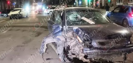 Երևանում բախվել են Nissan-ն ու Opel-ը, ինչի հետևանքով վնասվել է նաև կայանված մեկ այլ Nissan․ կա վիրավոր․ shamshyan.com