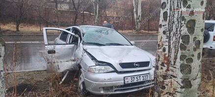 Վանաձորում «Opel Astra»-ն բախվել է էլեկտրասյանը, ապա հայտնվել կանաչ գազոնում․ shamshyan.com