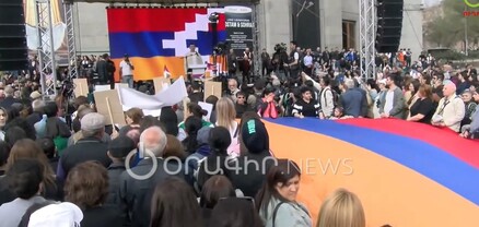 Ցուցարարները 1 րոպե լռությամբ հարգեցին Արցախի ազատության համար զոհվածների հիշատակը