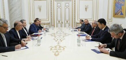 Փաշինյանը Իրանի արտգործնախարարի հետ է հանդիպել