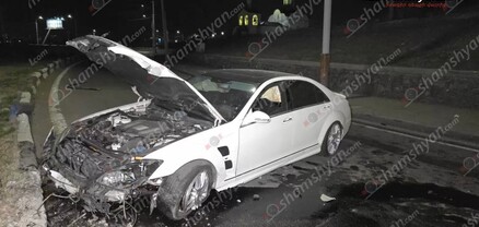 Երևանում 26-ամյա վարորդը «Mercedes»-ով կոտրել է ցուցանակն ու հայտնվել ճանապարհի մեջտեղում. shamshyan.com