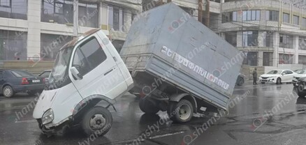 Արտակարգ դեպք՝ Երևանում. «ԳԱԶել» մակնիշի բեռնատարը ընթացքում խափանվել ու հայտնվել է ճանապարհի մեջտեղում