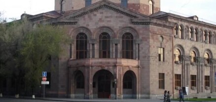 Երևանում 25-ամյա երիտասարդը մոտեցել է Ֆինանսների նախարարության մուտքի դռանը, հրել այն և պահանջել բացել․ նա ձերբակալվել է. shamshyan.com