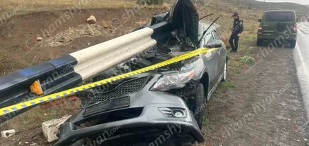 Վայոց ձորի մարզում «Toyota»-ն մխրճվել է երկաթե ագելապատնեշի մեջ. shamshyan.com