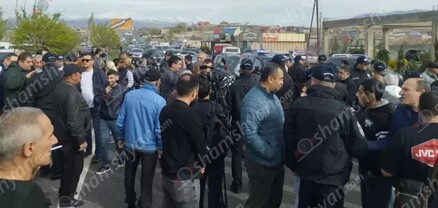 Լարված իրավիճակ՝ Կոտայքի մարզում. Պռոշյան և Քասախ գյուղերի բնակիչները ի նշան բողոքի փակել են Երևան-Աշտարակ ճանապարհը. shamshyan.com