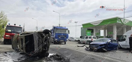 Երևանում բախվել են «Kia»-ն, «Mercedes»-ը ու «Hyundai Elantra»-ն. վերջինը կողաշրջվել ու բռնկվել է. shamshyan.com