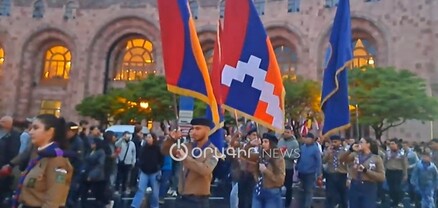 Ջահերով երթի մասնակիցները նախապատրաստվում են երթին
