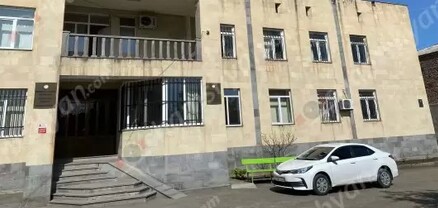 Նոյեմբերյանի «Տարոն» հանդիսությունների սրահի մոտ երիտասարդը հայհոյել է, ապա հարվածել իրեն դիտողություն արած քաղաքացուն. shamshyan.com