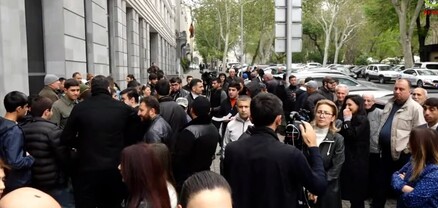 Ազատ արձակեք գերիներին. բողոքի ակցիաներ՝ ԱԳՆ-ի և Գլխավոր դատախազության դիմաց. ՈւՂԻՂ