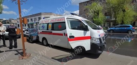 Երևանում բախվել են դի տեղափոխող շտապօգնության ավտոմեքենան ու «ՎԱԶ 2107»-ը. shamshyan.com
