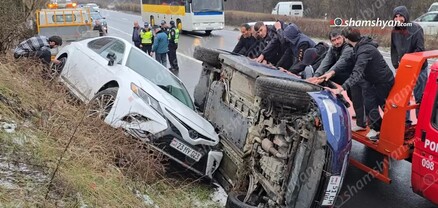 Երևան-Սևան ճանապարհին բախվել են «Toyota Camry»-ն և «Chevrolet Volt»-ը. shamshyan.com