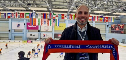 Չեխիայի դեսպանը՝ ՀՀԿ-ի նախընտրական շարֆով