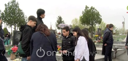 Երևանի Ռոբերտ Աբաջյանի անվան N147 հիմնական դպրոցի աշակերտները Եռաբլուրում են