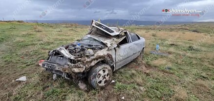 Փարպիում «Opel»-ը բախվել է հողաթմբին, ծառերին և հայտնվել դաշտում. shamshyan.com