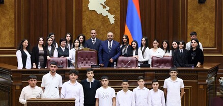 Ճանաչողական այցով ԱԺ են այցելել մարզերի և Երևանի մի շարք ուսումնական հաստատությունների սաներ