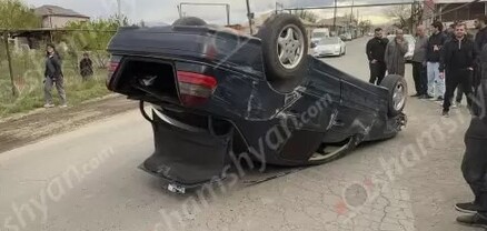 Արարատի մարզում բախվել են Nissan-ը և Mercedes-ը, ինչի հետևանքով վերջինը գլխիվայր շրջվել է․ shamshyan.com