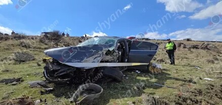 Եղվարդ-Աշտարակ ավտոճանապարհին Volkswagen-ը բախվել է քարերին և հայտնվել ձորում. վարորդը տեղափոխվել է հիվանդանոց․ shamshyan.com