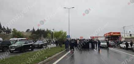 Պռոշյան և Քասախ գյուղերի բնակիչները դարձյալ փակել են Երևան-Աշտարակ ճանապարհը. երթևեկությունը կաթվածահար է․ shamshyan.com