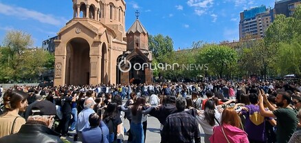 Սուրբ Աննա եկեղեցու բակում ազգային երգ ու պարով տոնել են Սուրբ Զատիկը
