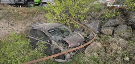 «Nissan March»-ը Դավիթ Բեկի փողոցում կոտրել է գազատար խողովակն ու հայտնվել ձորակում. կա վիրավոր. shamshyan.com