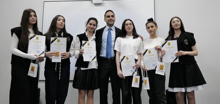Տիգրան Ավինյանը հանդիպել է դպրոցականների օլիմպիադայի քաղաքային փուլի 1-ին կարգի դիպլոմակիր աշակերտների հետ