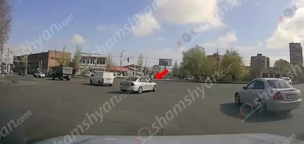 Ինչպես է Աբովյանում Opel-ի վարորդը կոպիտ կերպով խախտում ճանապարհային երթևեկության կանոնները. shamshyan.com