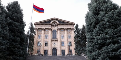 ԱԺ-ում ծնունդ էին նշում և իշխանականները, և ընդդիմադիրները․ Հրապարակ