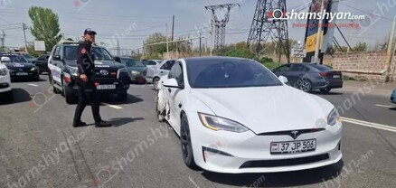 Աբովյանում բախվել են «Tesla»-ն և «Hyundai»-ը․ shamshyan.com