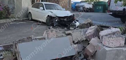 Կոտայքի մարզում 24-ամյա վարորդը BMW-ով կոտրել է դարպասն ու պարիսպը և հայտնվել բենզալցակայանի տարածքում. shamshyan.com