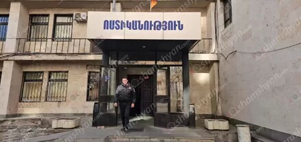 Երևանում ճանապարհը չզիջելու պատճառով Opel-ի և Mercedes-ի վարորդները վիճել են, հայհոյել իրար, ուղևորը ոտքով հարվածել է մյուս մեքենայի դռանը. shamshyan.com