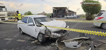 Պռոշյան գյուղում Lada Priora-ն բախվել է կայանված Dodge-ին. կա վիրավոր. shamshyan.com