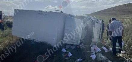 Խոշոր ավտովթար` Սյունիքի մարզում․ «Գրանդ Քենդի» ընկերության «ISUZU»-ն կողաշրջվել է․ կա 2 վիրավոր