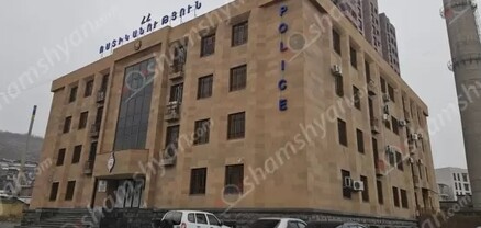 Երևանում 27-ամյա տղան սկսել է բղավել, պառկել գետնին և բարձրացել է «Nissan»-ի վրա․ պարեկները նրան տեղափոխել են ոստիկանություն