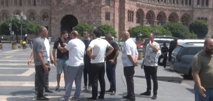 Տուրիստը էստեղ է, Մատենադարան գնանք՝ ի՞նչ անենք․ վարորդների բողոքի ակցիան Հանրապետության հրապարակում