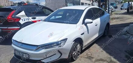 Երևանում 15-ամյա վարորդը «BYD» էլեկտրամոբիլով հայտնվել է մայթին և բախվել նստարանին․ կան վիրավորներ․ shamshyan.com