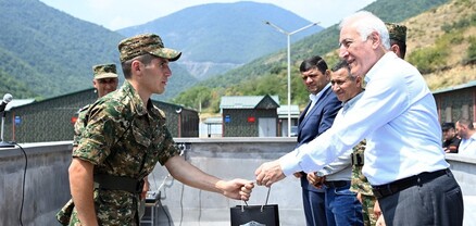 ՀՀ նախագահը պարգևատրել է ծառայության ընթացքում բարձր պատրաստականություն ցուցաբերած զինծառայողներին
