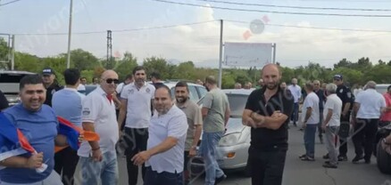 Գեղարքունիքի մարզում հարյուրավոր տաքսու վարորդներ բողոքի ակցիա են իրականացրել՝ ընդդեմ Yandex-ի․ shamshyan.com