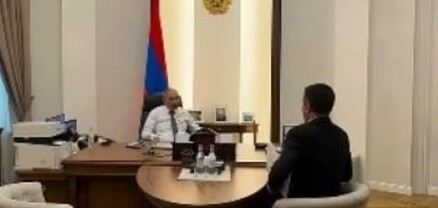 Փաշինյանն աշխատանքային հանդիպում է ունեցել Կադաստրի կոմիտեի ղեկավարի հետ