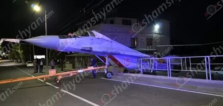 Ռուսական կործանիչը Արշակունյանց պողոտայում բախվել է երկաթե սյանը, ապա ճաղավանդակին, երթևեկությունը դադարեցվել է
