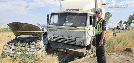 Արագածոտնում բախվել են «Opel»-ն ու «Kamaz»-ը. ավտոմեքենաները հայտնվել են դաշտում. կա 2 վիրավոր. shamshyan.com