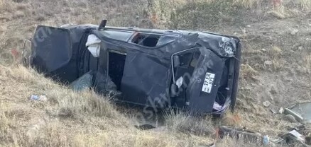 23-ամյա վարորդը դուրս է եկել երթևեկելի գոտուց և մի քանի պտույտ գլխիվայր շրջվելով՝ հայտնվել ձորակում․ կա վիրավոր