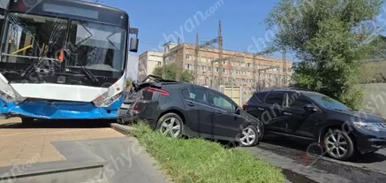 Երևանում 2-րդ համարի ավտոբուսը ինքնաբերաբար առաջ է ընթացել, բախվել Peugeot-ին, ապա ՝ Chevrolet-ին ու Nissan-ին. shamshyan.com